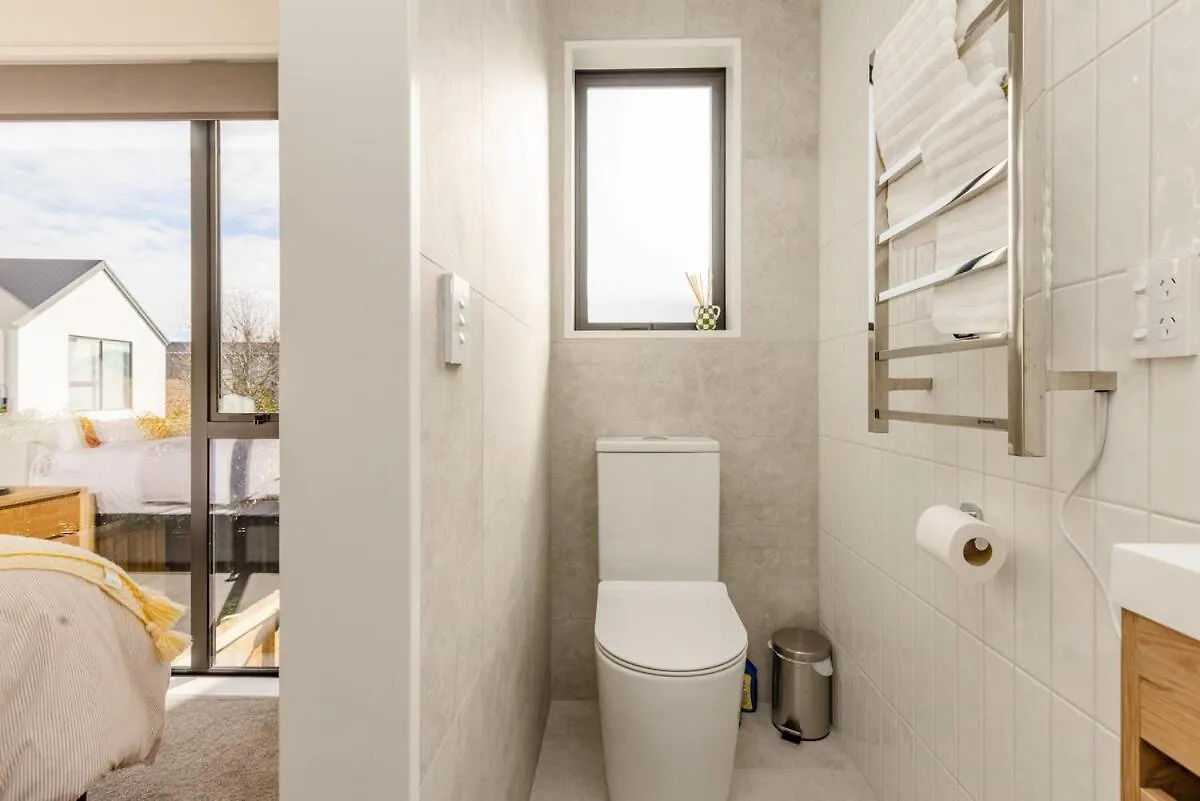 Brand New Luxury 3 Bed 3 Baths Family Getaway Villa Christchurch