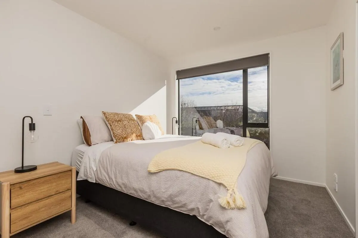 Brand New Luxury 3 Bed 3 Baths Family Getaway Villa Christchurch 0*,