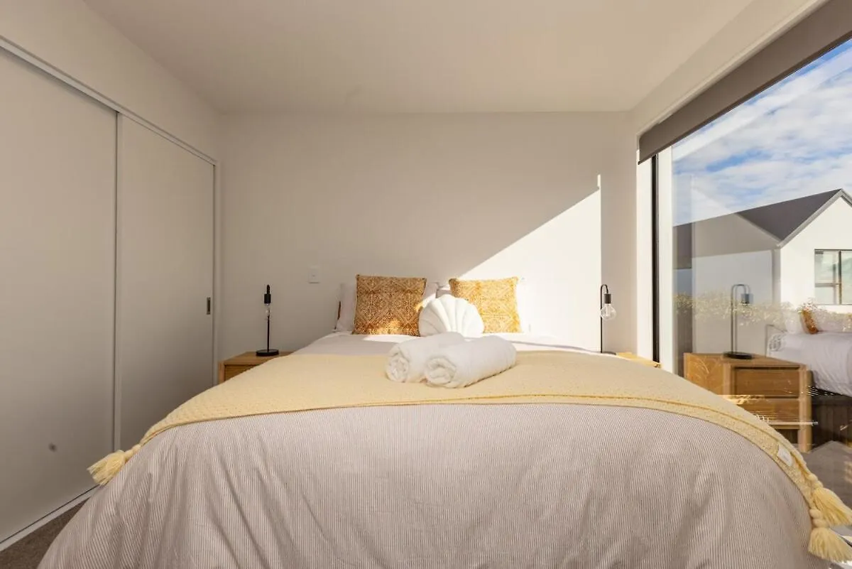 Brand New Luxury 3 Bed 3 Baths Family Getaway Villa Christchurch Holiday home